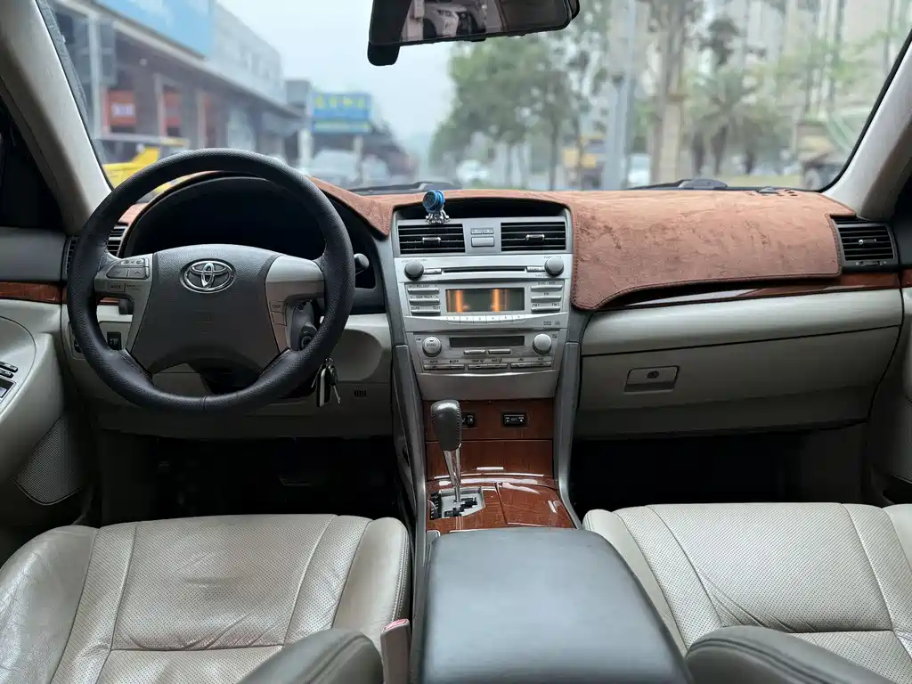 Toyota Camry 2014 — фото 16