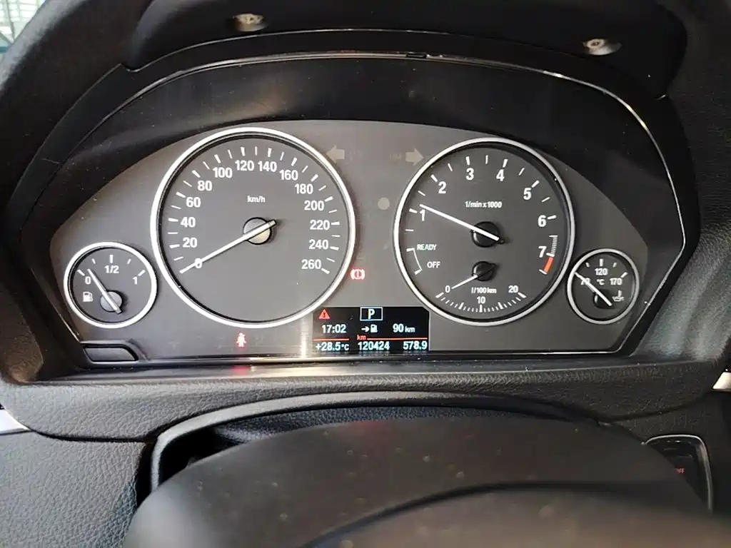 BMW 3 Series 2017 — фото 12