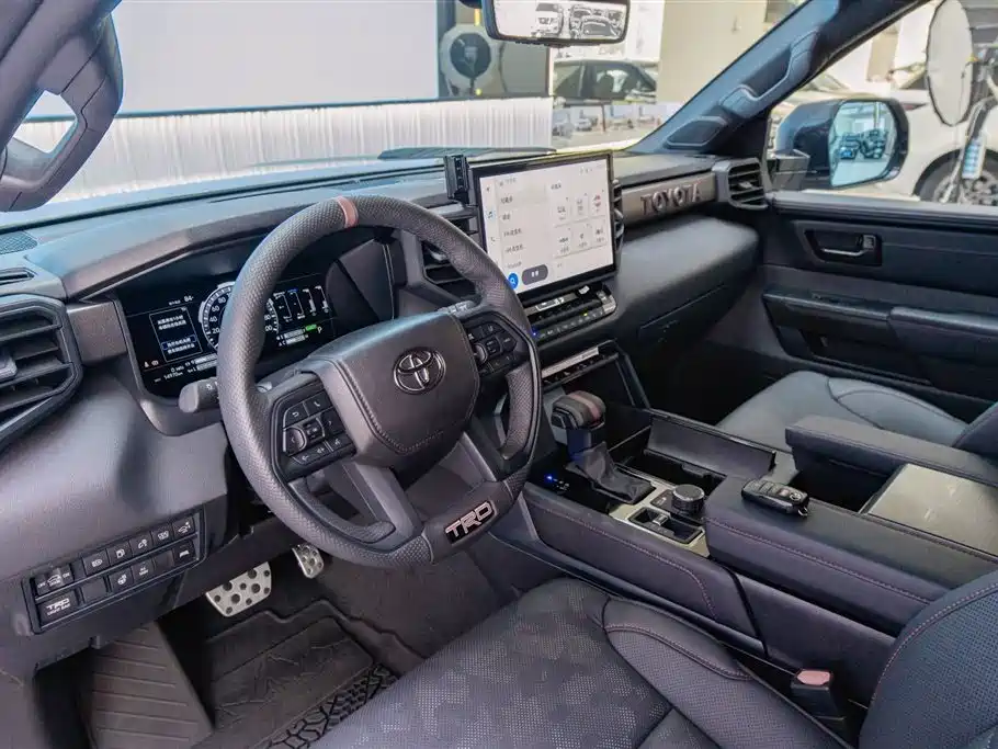 Toyota Sequoia 2025 — фото 15