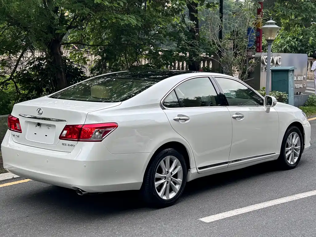 Lexus ES 2012 — фото 4