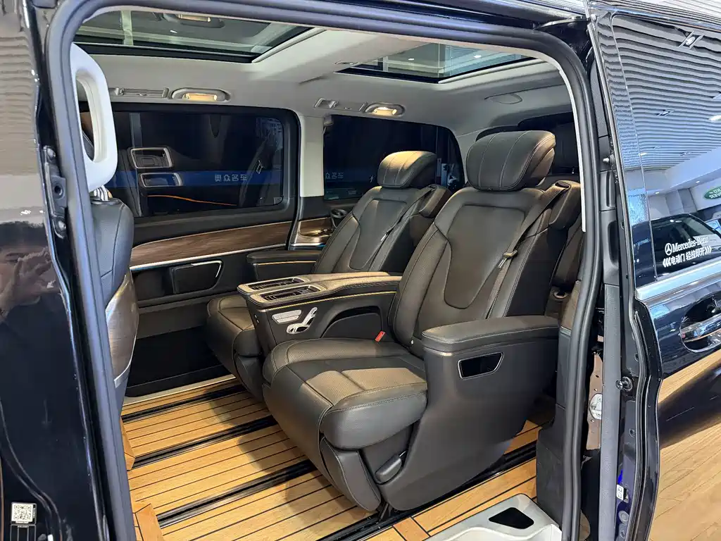 Mercedes-Benz V-Class 2020 — фото 8