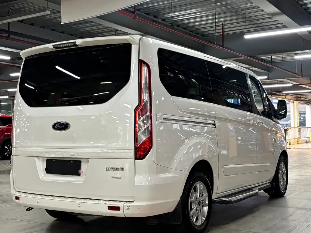 Ford Tourneo 2017 — фото 14