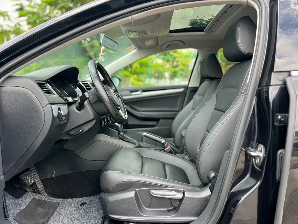 Volkswagen Sagitar 2018