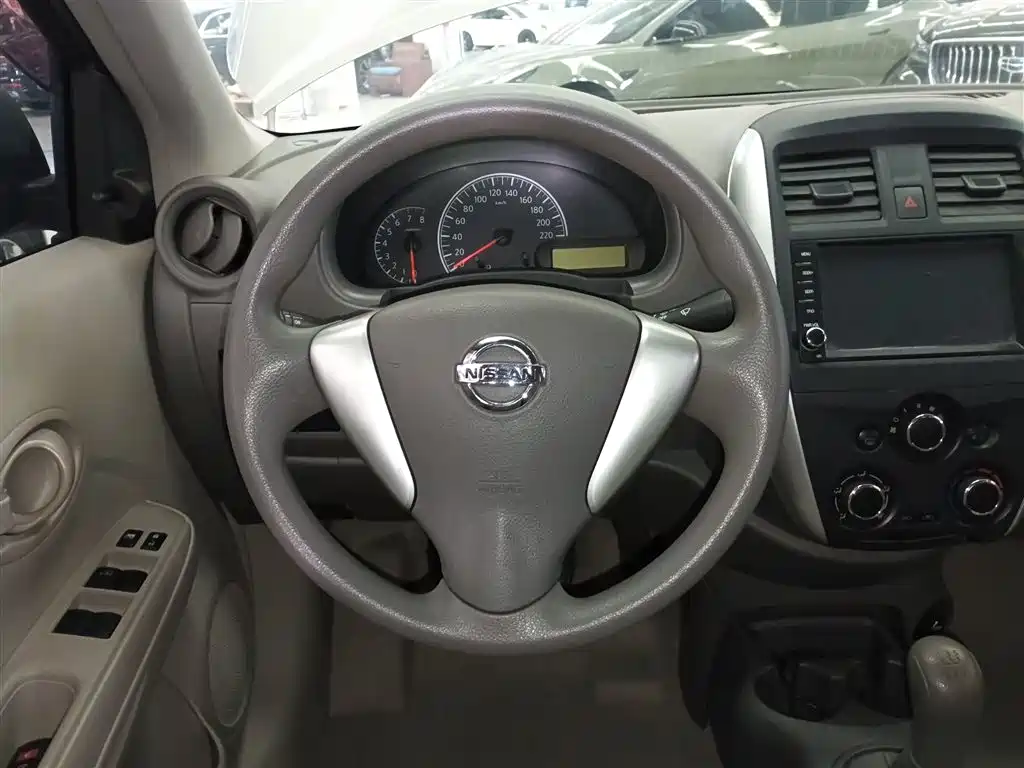 Nissan Sunny 2014 — фото 11