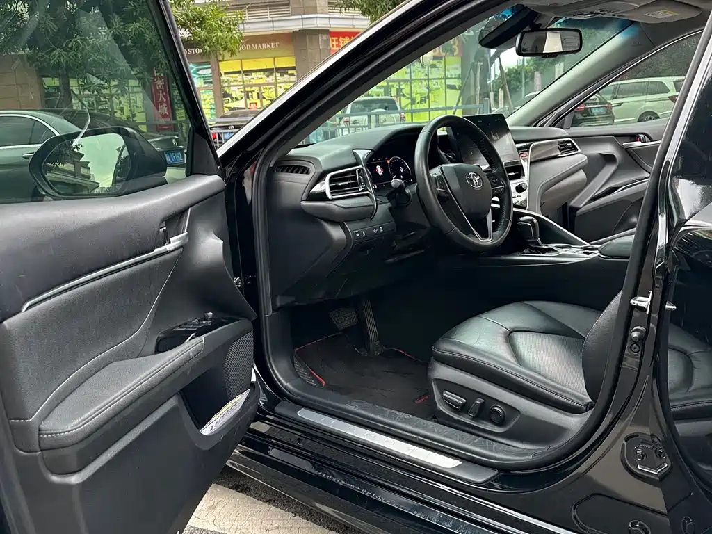 Toyota Camry 2021 — фото 16