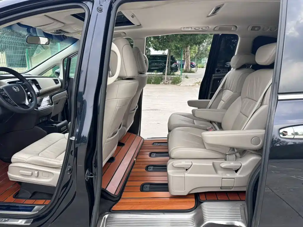 Honda Odyssey 2017 — фото 16