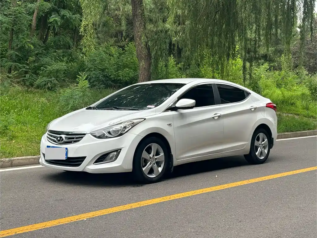 Hyundai Elantra Langdong 2013