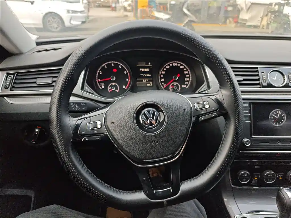 Volkswagen Passat 2018 — фото 3
