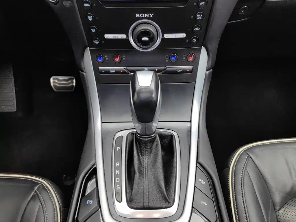 Ford Edge 2017 — фото 13