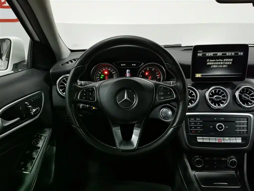 Mercedes-Benz GLA 2017 — фото 11