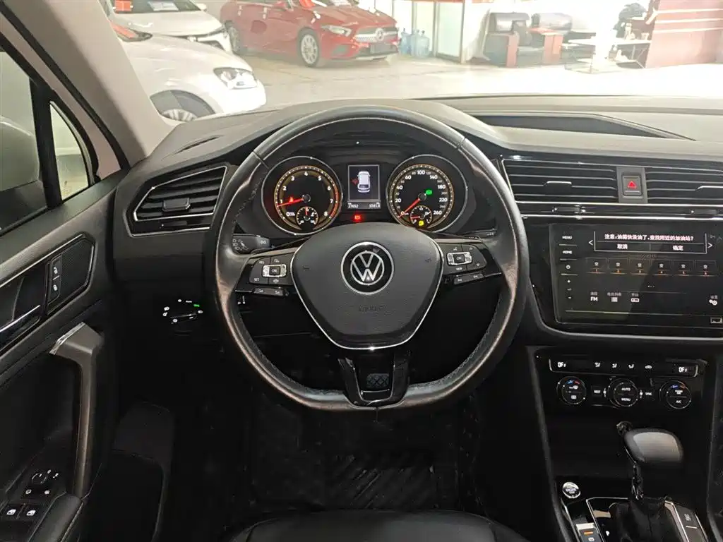 Volkswagen Tiguan L 2021 — фото 11