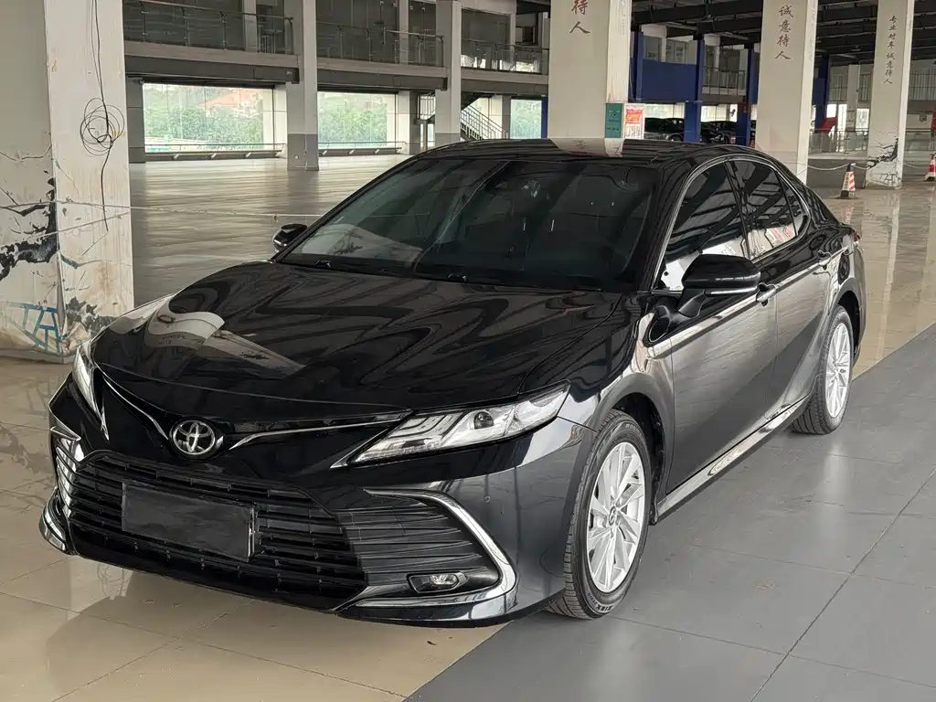 Toyota Camry 2021 — фото 1