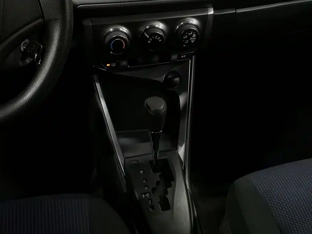 Toyota Yaris L 2014 — фото 13