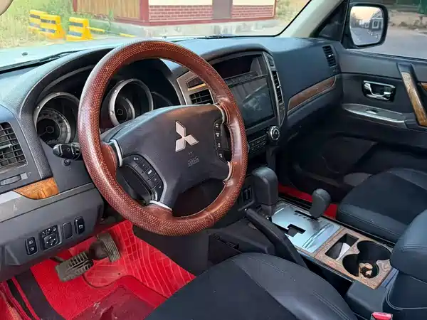 Mitsubishi Pajero 2019