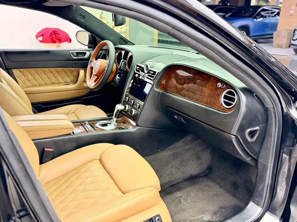 Bentley Flying Spur 2010 — фото 15
