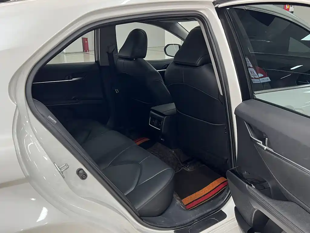 Toyota Camry 2024 — фото 12
