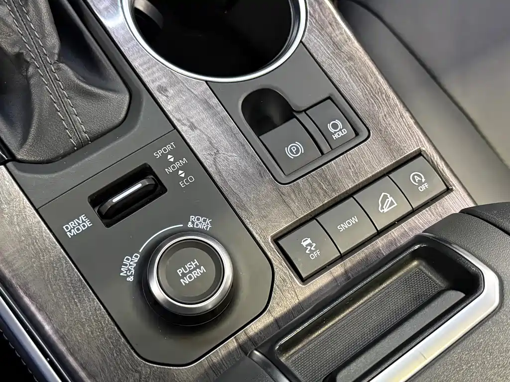 Toyota Crown Kluger 2025 — фото 10
