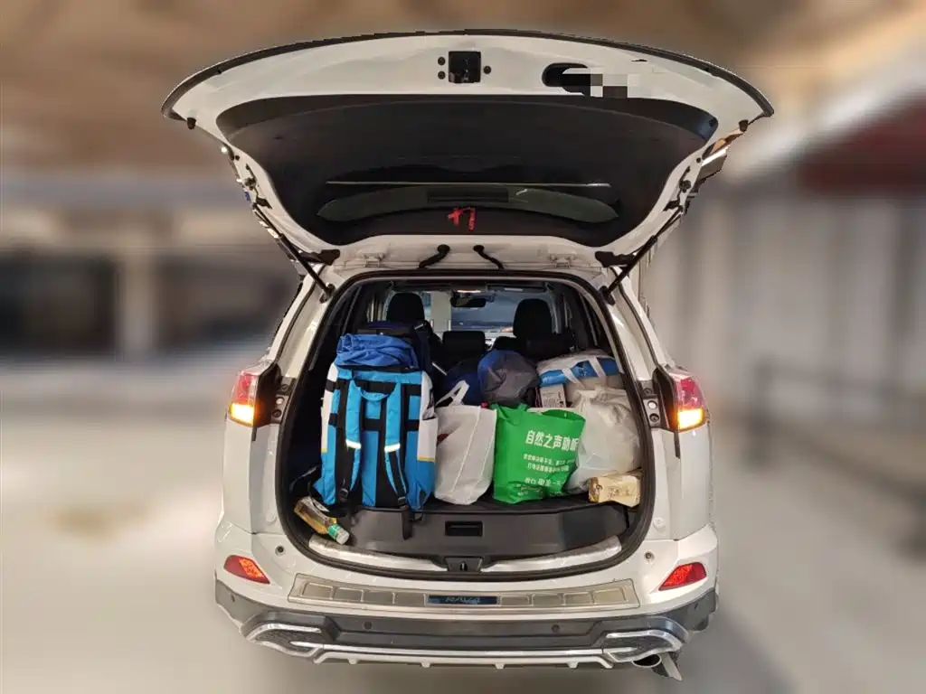Toyota RAV4 2018 — фото 10