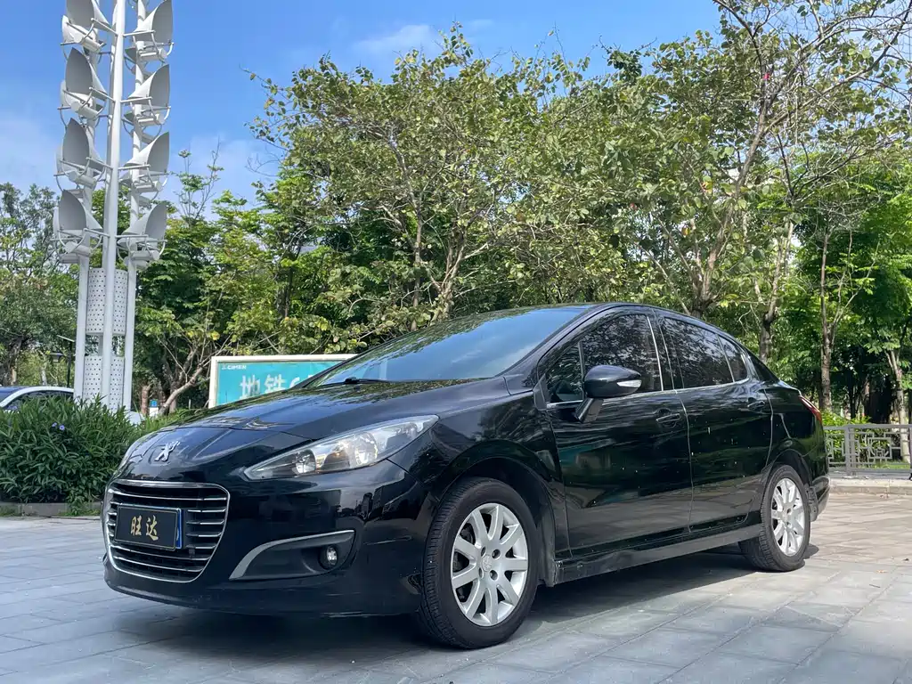 Peugeot 308 2015 — фото 1