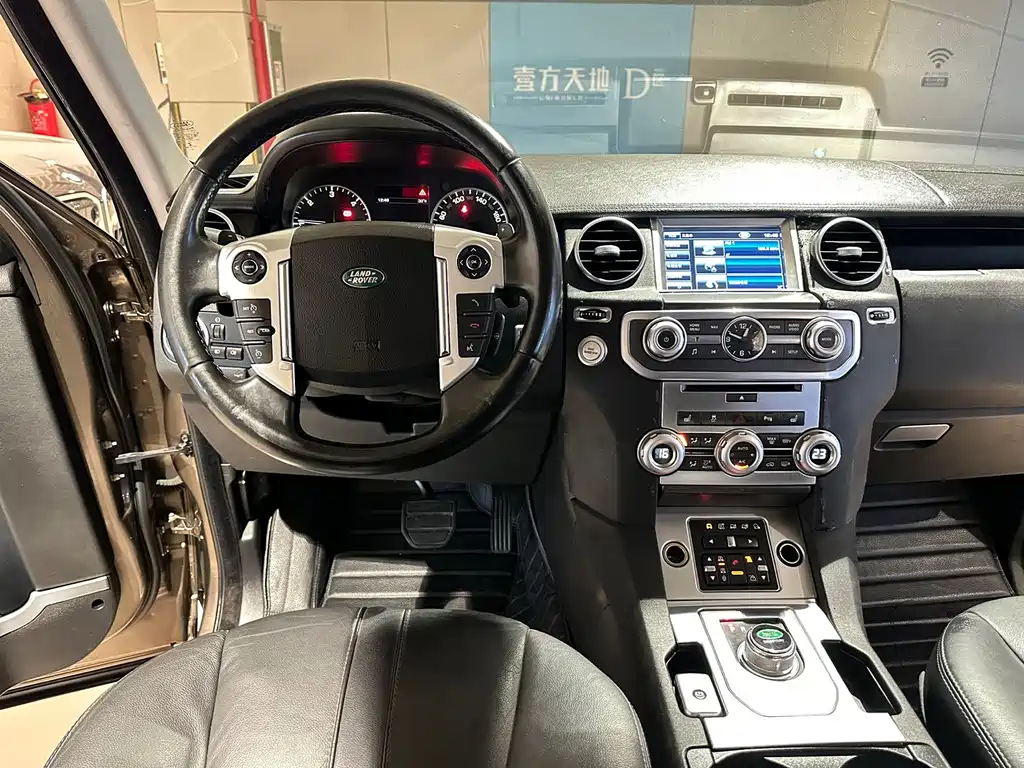 Land Rover Discovery 2013 — фото 11