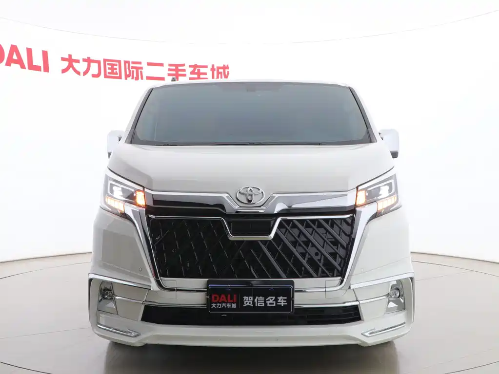 Toyota Hiace 2023 — фото 2
