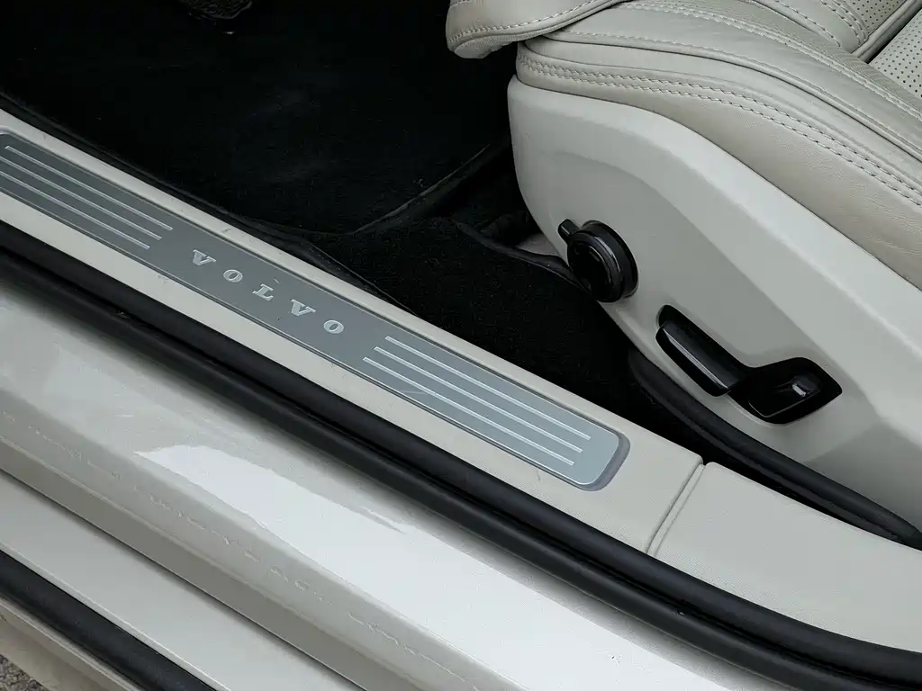 Volvo S90 Plug-In Hybrid 2019 — фото 21
