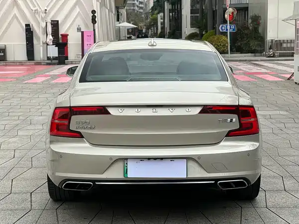 Volvo S90 Plug-In Hybrid 2019
