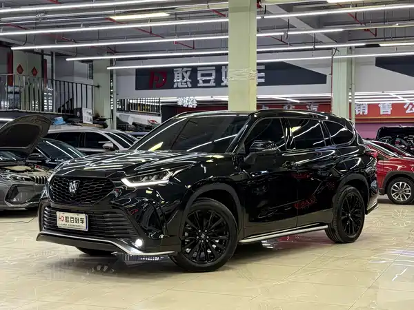 Toyota Crown Kluger 2024