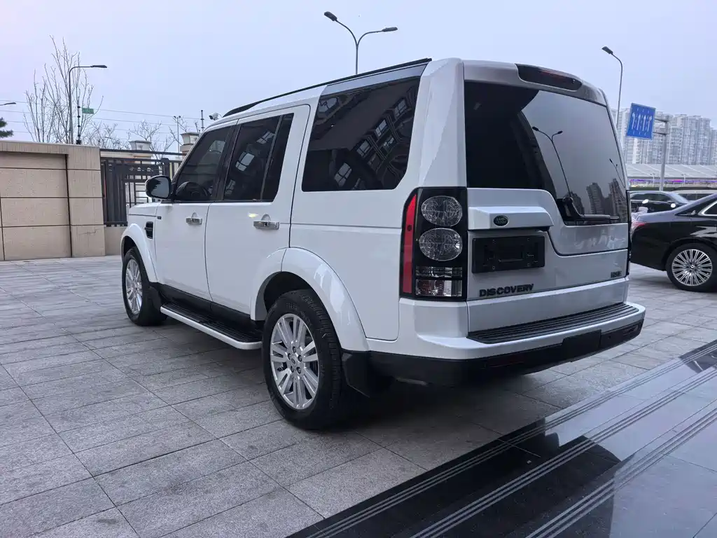 Land Rover Discovery 2015 — фото 12