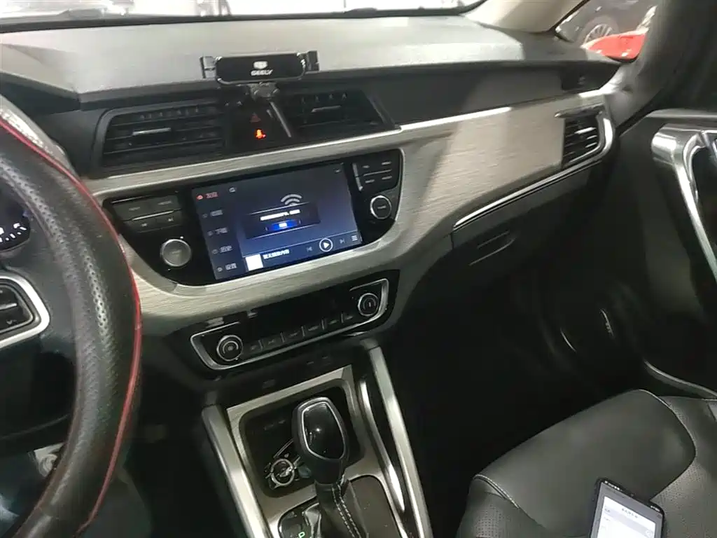 Geely Vision X3 2017 — фото 13