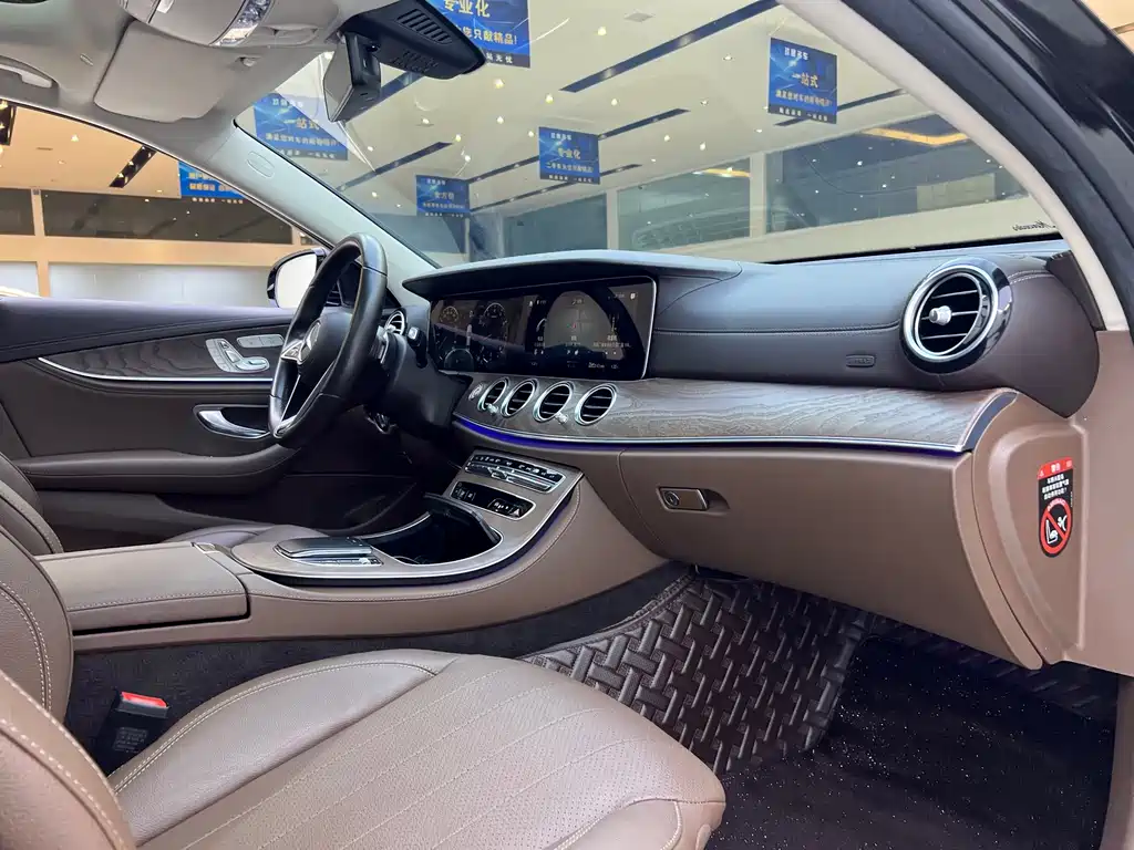 Mercedes-Benz E-Class 2023 — фото 17