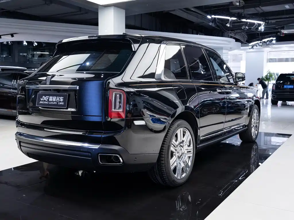 Rolls-Royce Cullinan 2020 — фото 12