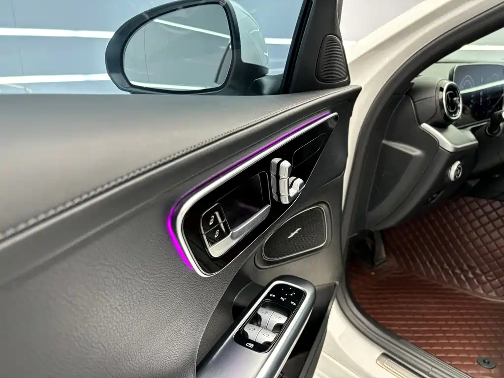 Mercedes-Benz C-Class 2024 — фото 19