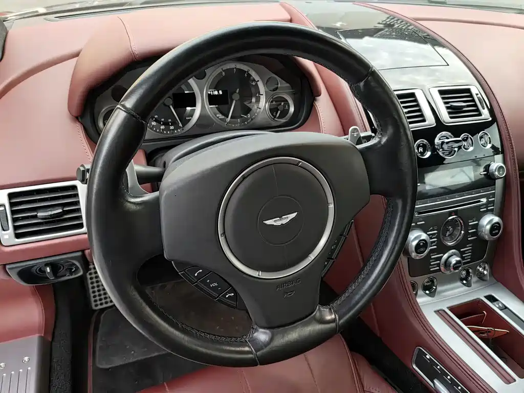 Aston Martin DB9 2014 — фото 9