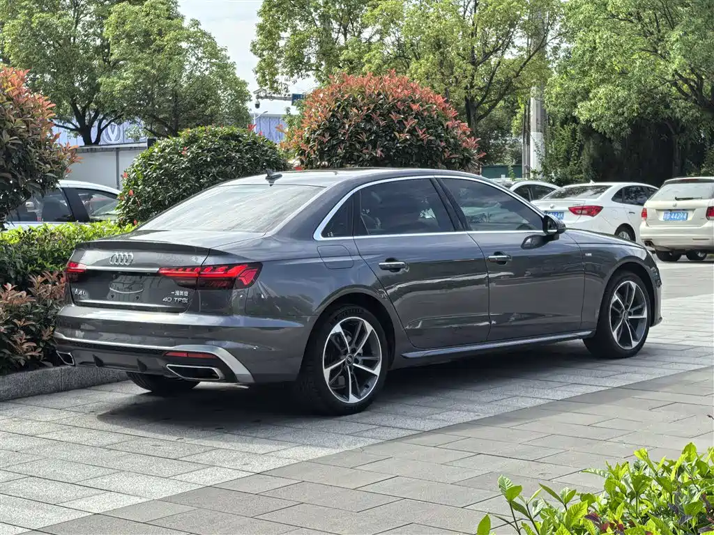 Audi A4L 2022 — фото 6