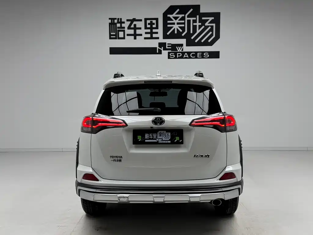 Toyota RAV4 2019 — фото 5