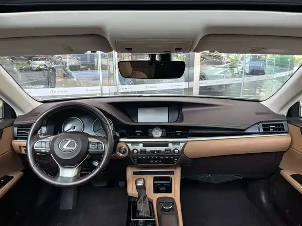 Lexus ES 2018