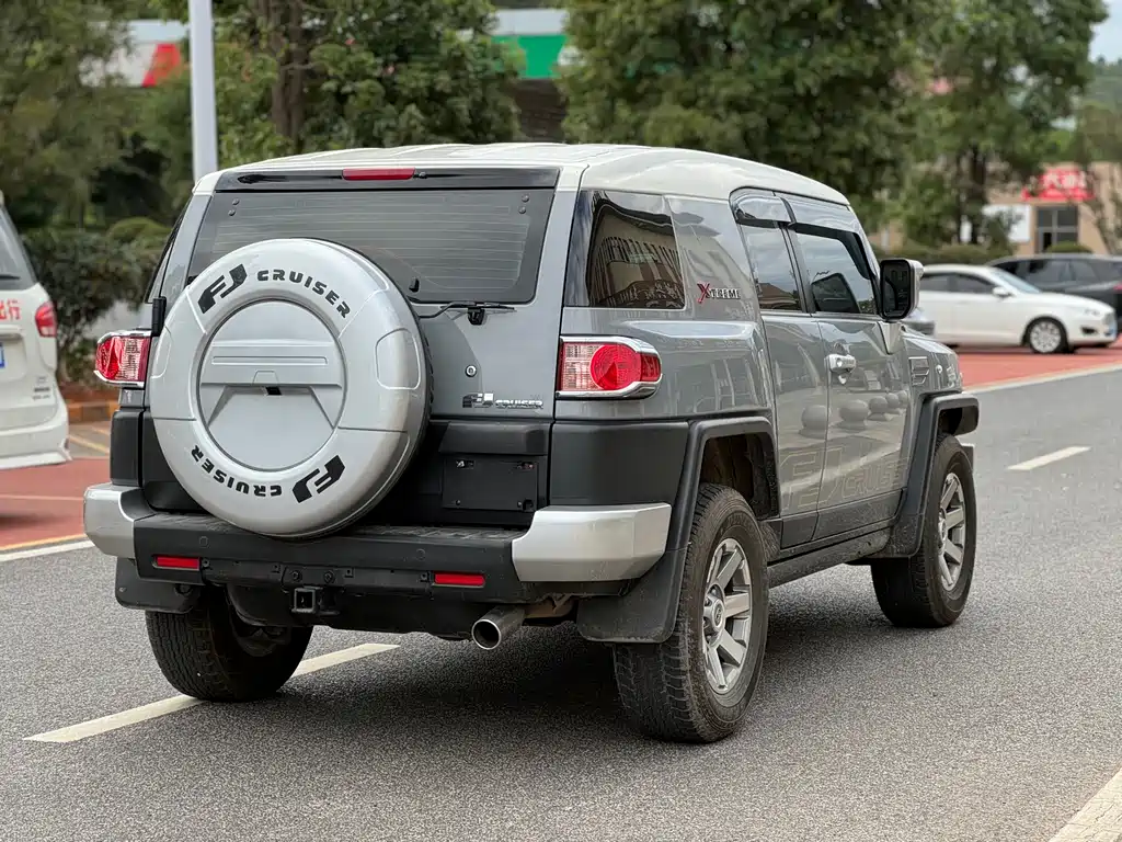 Toyota FJ Cruiser 2024 — фото 4