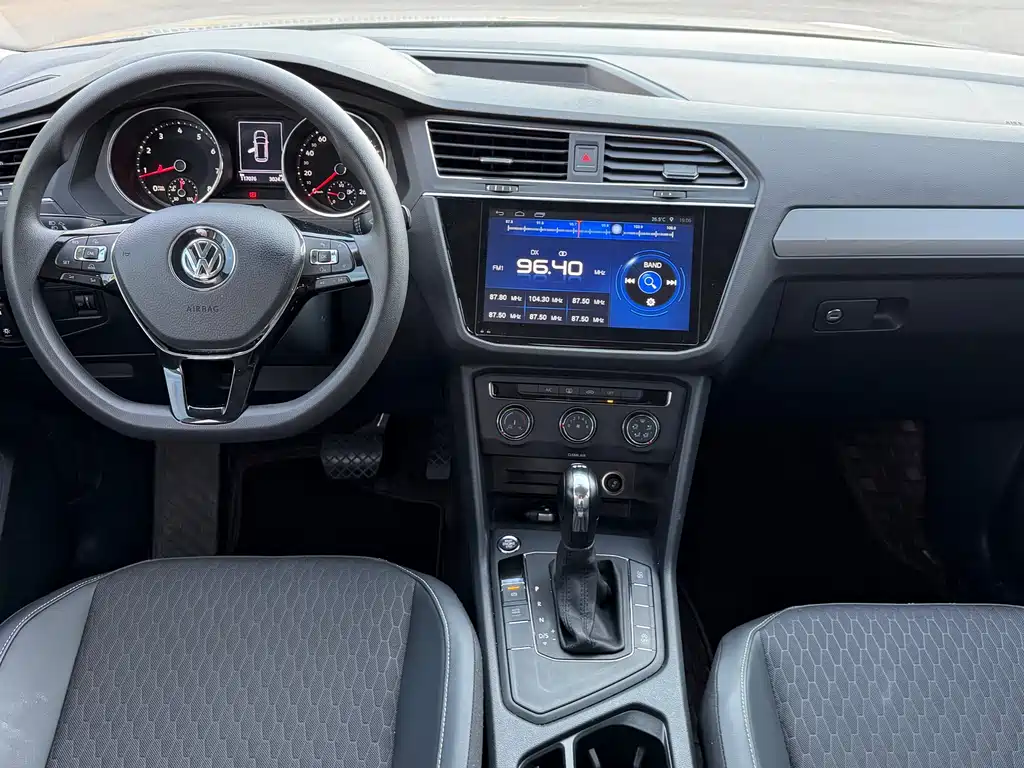 Volkswagen Tiguan L 2017 — фото 8