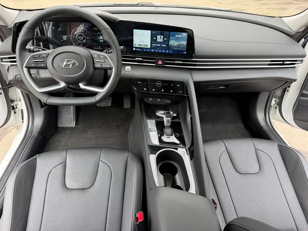 Hyundai Elantra 2022 — фото 14