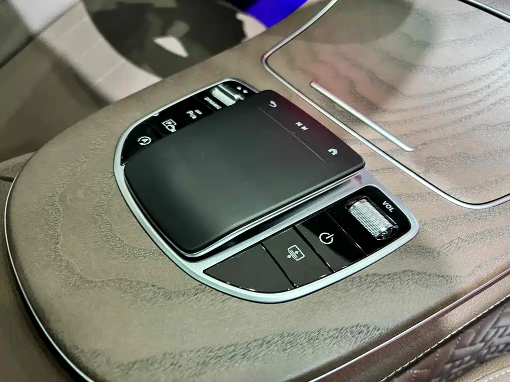 Mercedes-Benz E-Class 2023 — фото 8