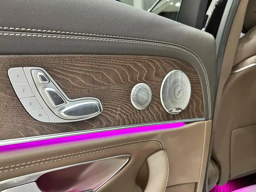 Mercedes-Benz E-Class 2023 — фото 13