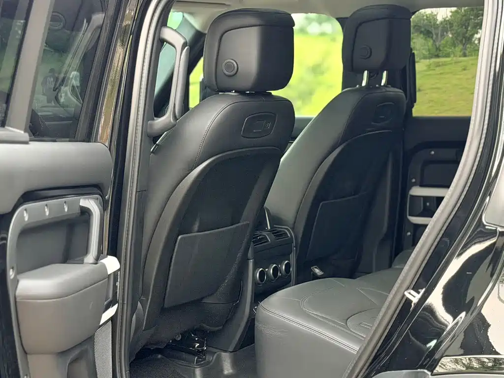 Land Rover Defender 2020 — фото 17