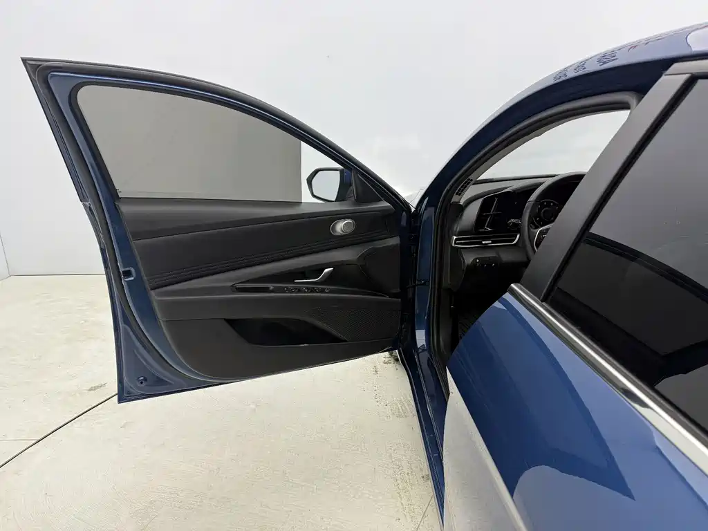 Hyundai Elantra 2023 — фото 16