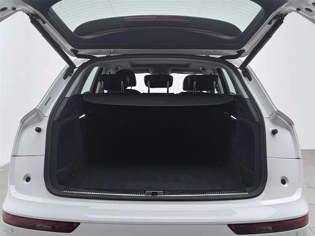 Audi Q5L 2019 — фото 16