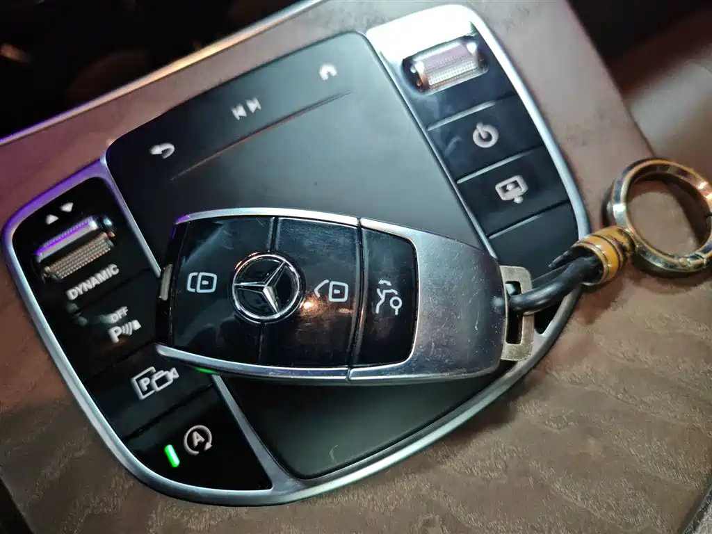 Mercedes-Benz E-Class 2023 — фото 15