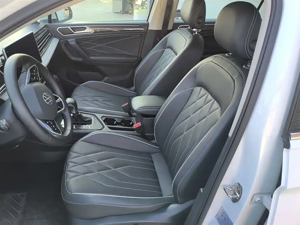 Volkswagen Tiguan L 2023 — фото 15