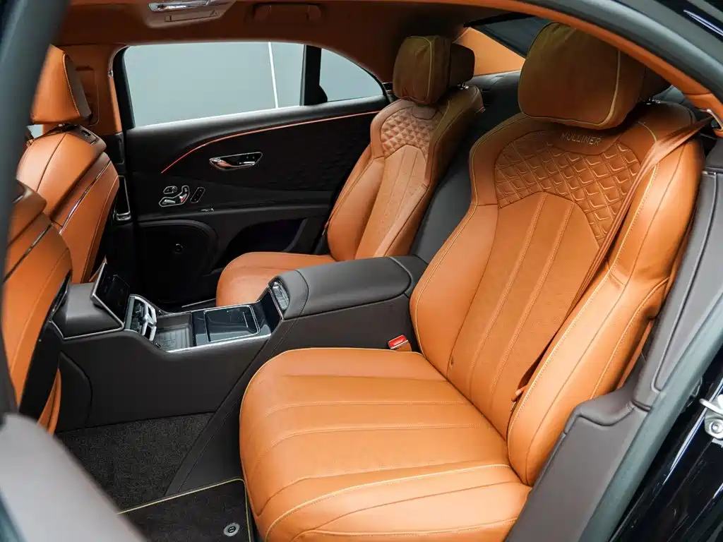 Bentley Flying Spur Plug-In Hybrid 2026 — фото 14