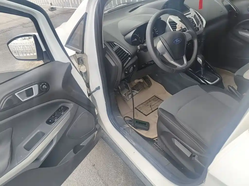 Ford EcoSport 2015 — фото 16