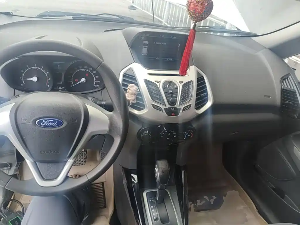 Ford EcoSport 2015 — фото 10